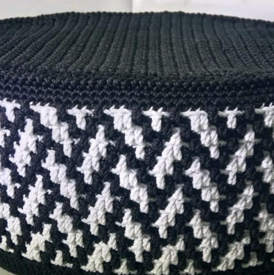 Kopiah/Peci Rajut Motif Mozaik Anyaman